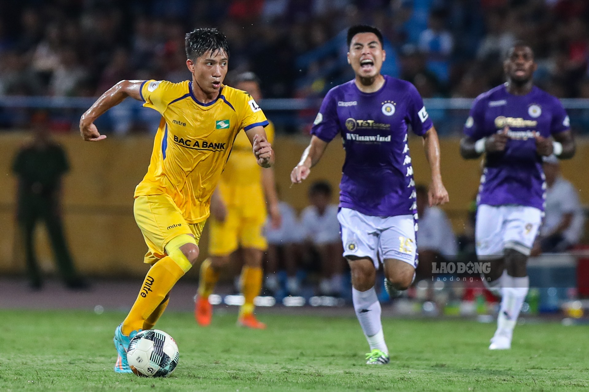 Chung cuộc, Hà Nội FC nhận trận thua thứ 2 tại V.League 2020, tụt xuống hạng 7. Trong khi đó, với ba điểm giành được, SLNA vươn lên độc chiếm ngôi đầu bảng xếp hạng.