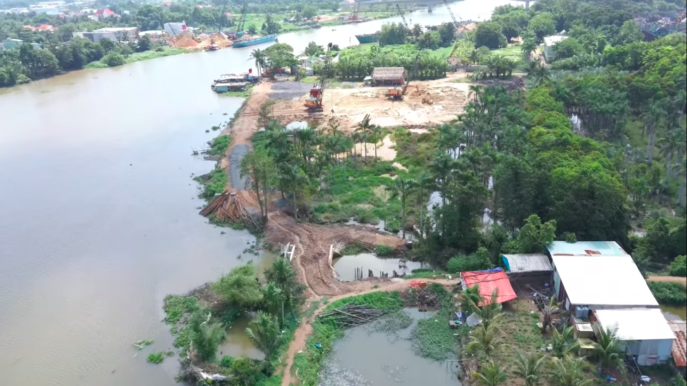UBND TPHCM yêu cầu khắc phục những vị trí xung yếu ven sông Sài Gòn Nam – Bắc Rạch Tra trước mùa mưa bão 2020. Ảnh: Hoàng Anh
