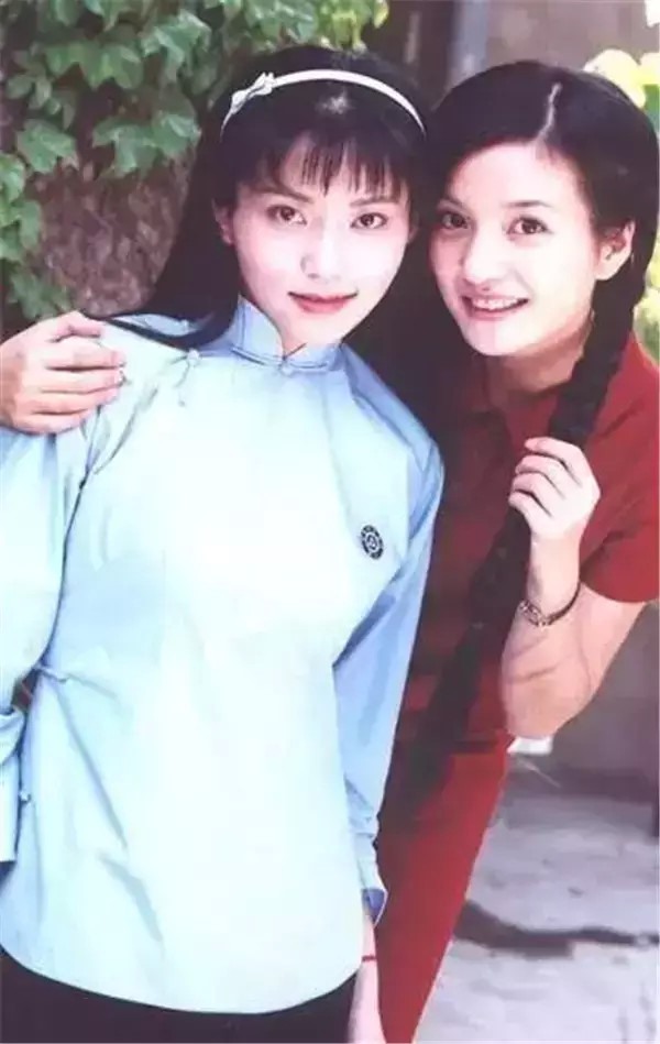 Lý Ngọc và Triệu Vy trong phim “Tân dòng sông ly biệt“. Ảnh: Weibo