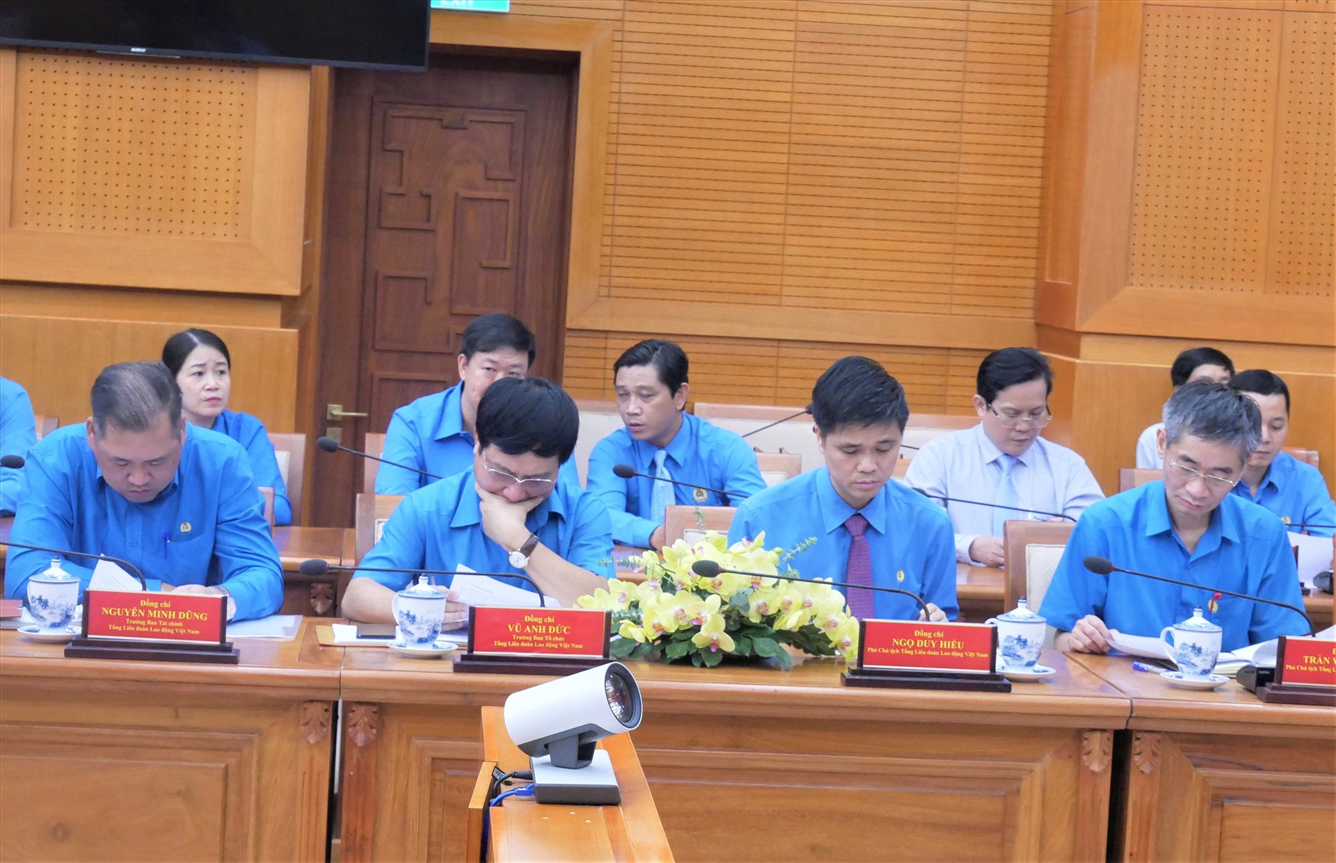 Các đồng chí Phó Chủ tịch, Ủy viên Đoàn Chủ tịch Tổng LĐLĐ Việt Nam tham dự lễ ký kết. Ảnh Hà Phương