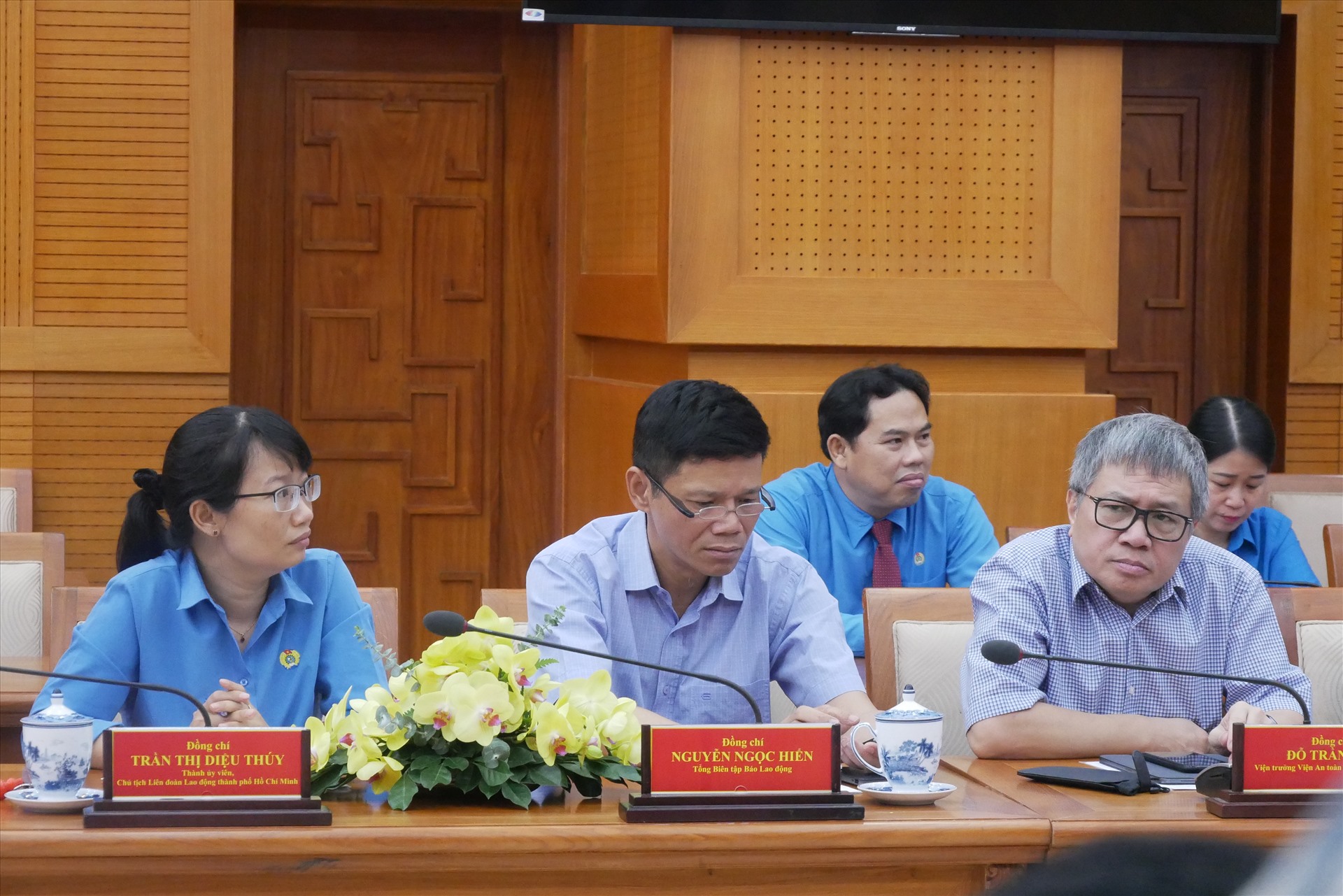 Các đồng chí Ủy viên Đoàn Chủ tịch Tổng LĐLĐ Việt Nam tham dự lễ ký kết. Ảnh Hà Phương