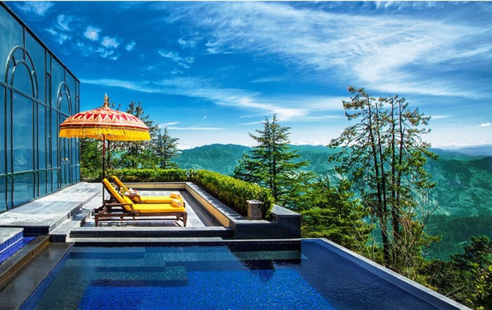 Bể bơi vô cực ở khách sạn Oberoi, Shimla, Ấn Độ. Ảnh: Helio