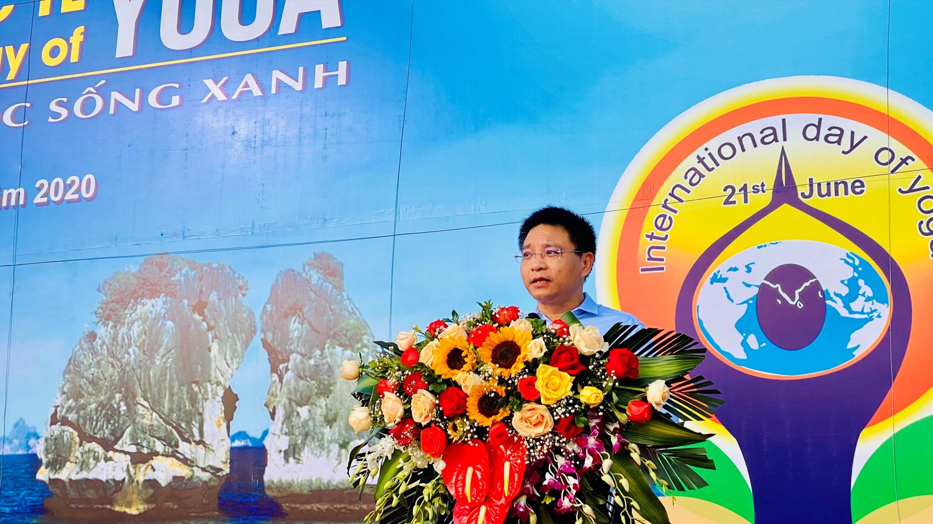 Ông Nguyễn Văn Thắng - Chủ tịch UBND tỉnh Quảng Ninh - phát biểu khai mạc “Ngày quốc tế Yoga 2020“. Ảnh: Nguyễn Hùng