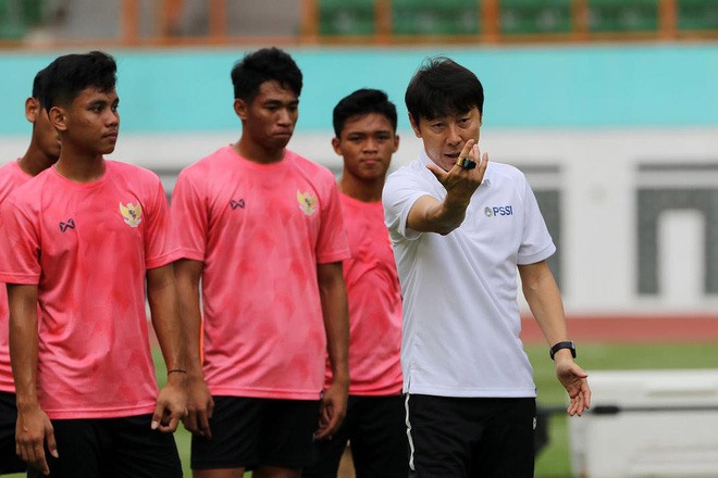 Huấn luyện viên  Shin Tae-yong được giao nhiều mục tiêu lớn. Ảnh: CNNIndonesia