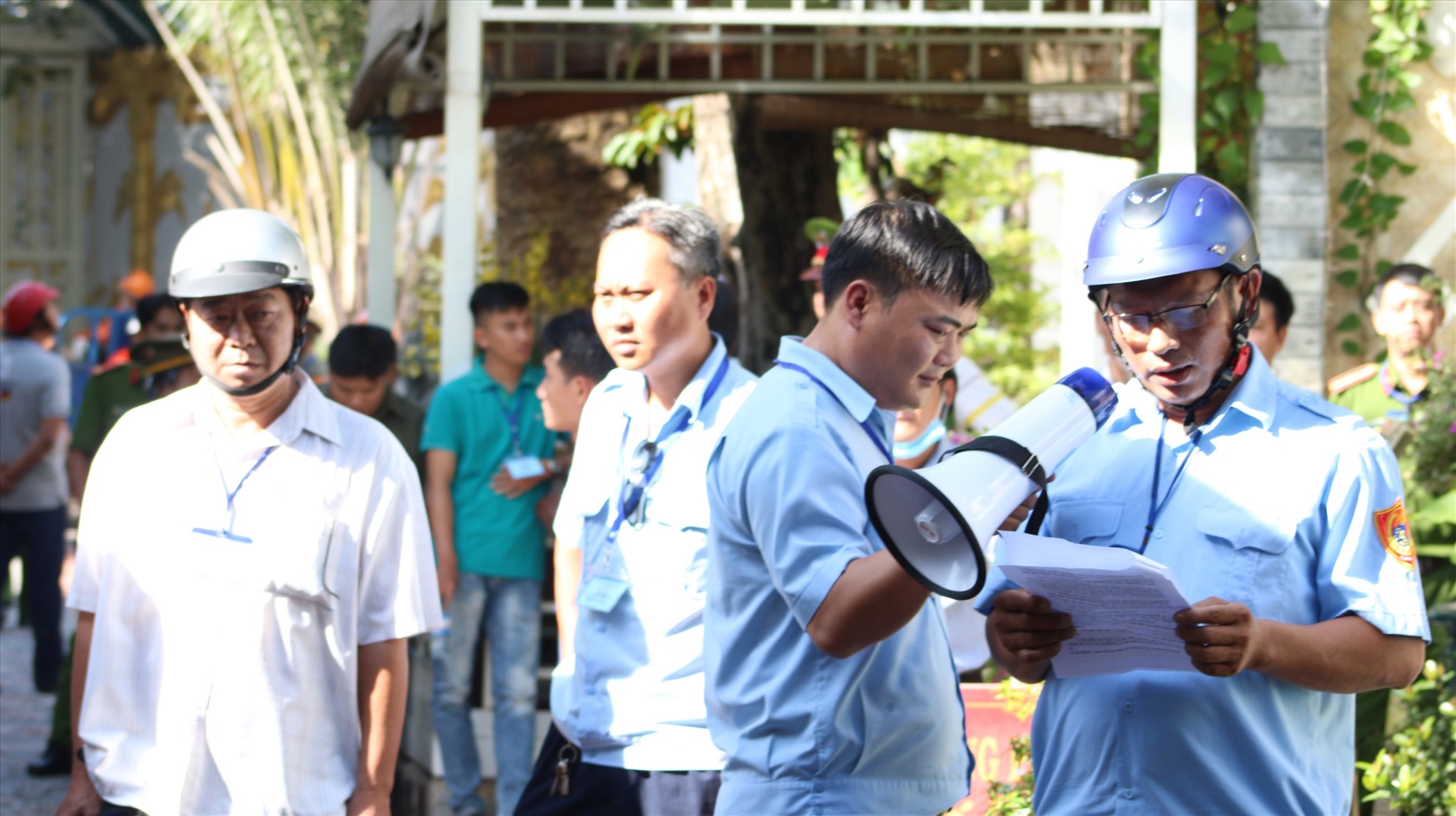 Lực lượng chức năng tiếp rục cưỡng chế công trình Gia Trang Quán - Tràm Chim resort ở Bình Chánh. Ảnh: Phong Lê