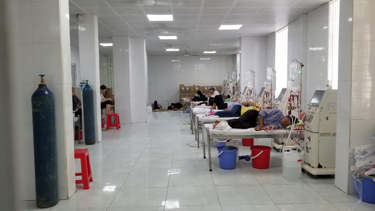 Bệnh nhân vẫn chạy thận tại Bệnh viện GTVT Hải Phòng sáng ngày 23.6 - ảnh HH