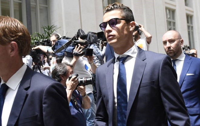 Ronaldo và nhiều ngôi sao từng đối mặt với tòa án Tây Ban Nha vì cáo buộc gian lận thuế. Ảnh: AS