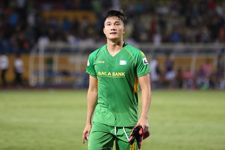 Thủ môn Văn Hoàng đã nhận bàn thua đầu tiên tại V.League 2020. Ảnh: Hoài Thu