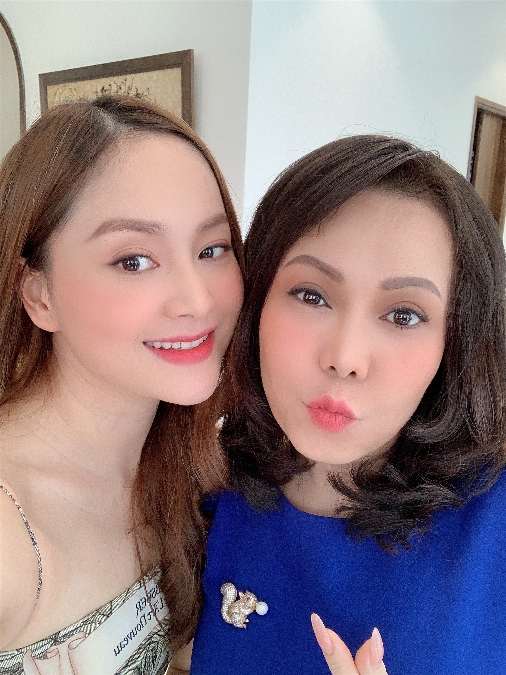 Nữ diễn viên vui mừng khi được đóng chung với đàn chị Việt Hương trong web drama lần này.