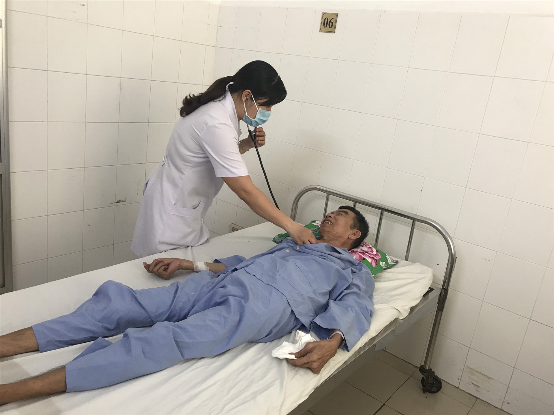 Tinh trạng sức khỏe của bệnh nhân sáng ngày 25.6 đã phục hồi: không sốt, đã giảm đau vùng cổ,....Ảnh: BVCC