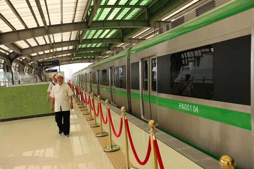 Tuyến đường sắt đô thị Cát Linh - Hà Đông vẫn chưa được đưa vào khai thác thương mại. Ảnh Nguyễn Hải.