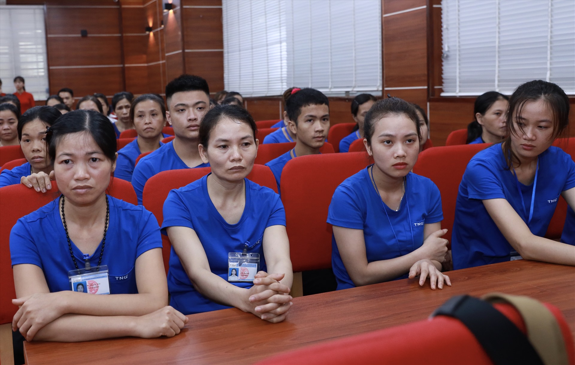 Người lao động Công ty CP Đầu tư và Thương mại TNG tham gia buổi gặp. Ảnh: Hải Nguyễn