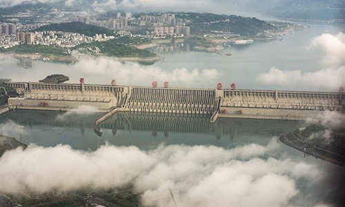 Đập Tam Hiệp là đập thủy điện lớn nhất thế giới. Đập được xây dựng từ năm 1994 nhưng mãi đến ngày 1.6.2003 mới bắt đầu chứa nước. Ảnh: Tân Hoa Xã