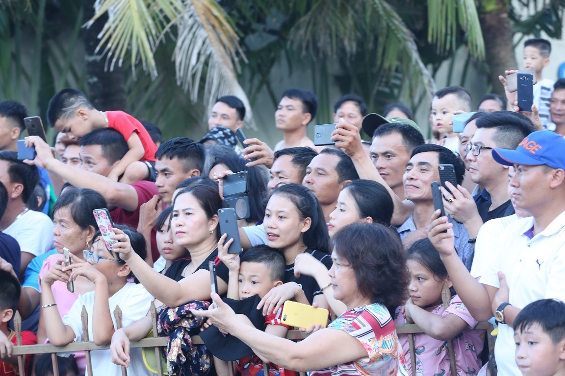 Carnival đường phố Thanh Hoá năm nay thu hút nhiều du khách đến tham dự.