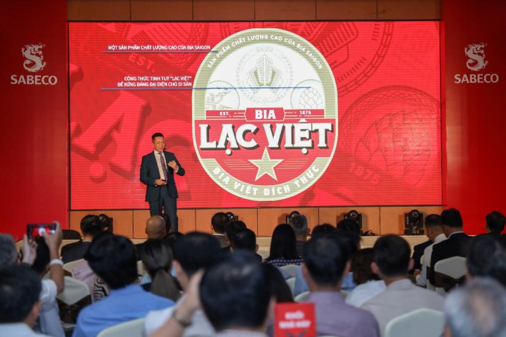 Phó Tổng giám đốc SABECO, ông Hoàng Đạo Hiệp giới thiệu nhãn hiệu Bia Lạc Việt - Bia Lạc Quan Việt Nam