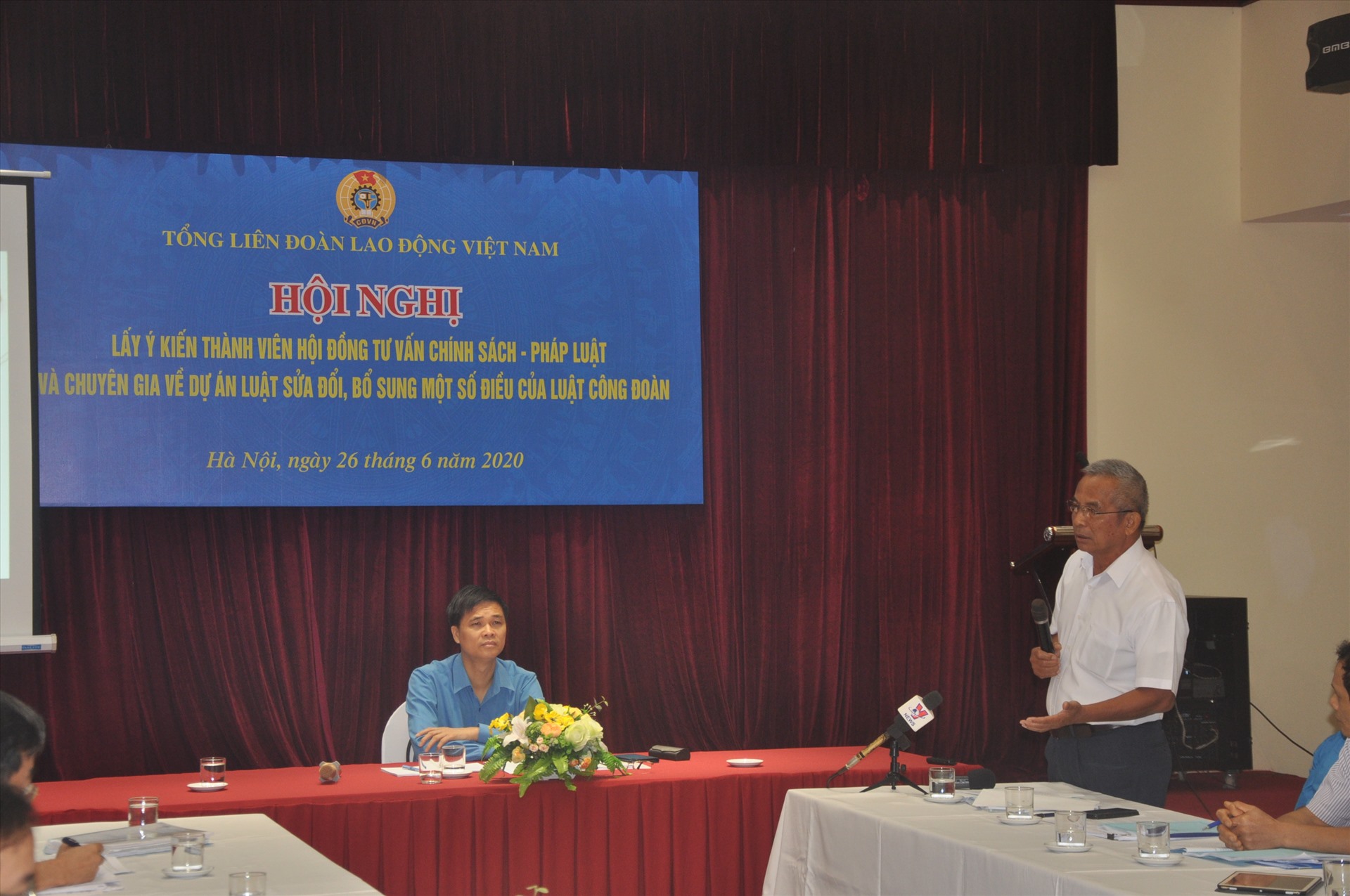 Nguyên Chủ tịch Tổng Liên đoàn Lao động Việt Nam Đặng Ngọc Tùng phát biểu tại Hội nghị lấy ý kiến về dự án Luật sửa đổi, bổ sung một số điều của Luật Công đoàn vừa được Tổng LĐLĐVN tổ chức. Ảnh: Bảo Hân.