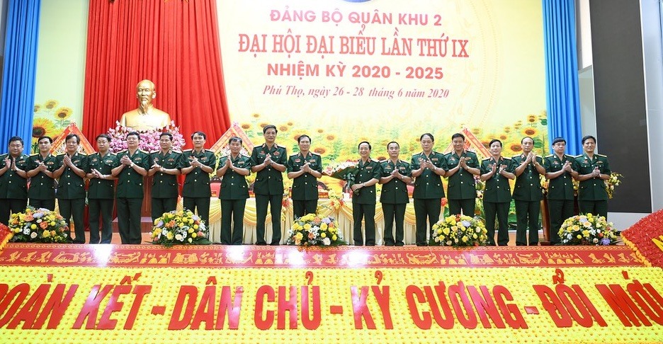 Ban Chấp hành Đảng bộ Quân khu nhiệm kỳ 2020 – 2025 ra mắt. Ảnh Ngọc Thành