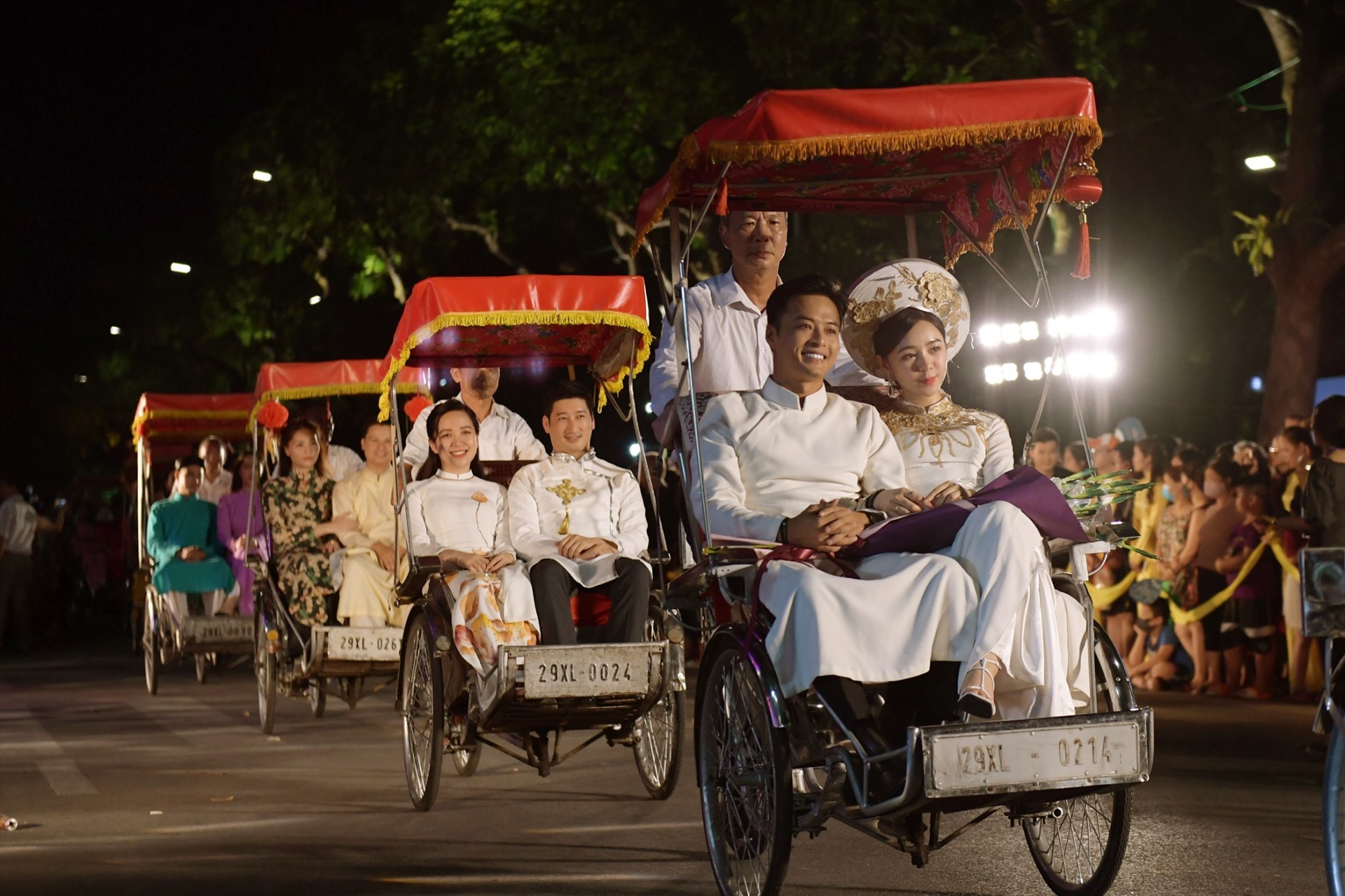 Lễ hội đường phố tổ chức tại Bờ Hồ (Hà Nội) thu hút sự quan tâm của du khách. Ảnh: Hòa Nguyễn - Thành Đạt.
