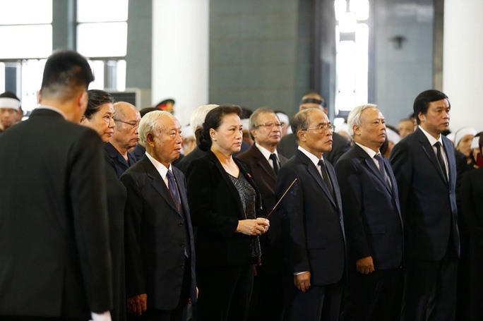 Đoàn Ủy ban thường vụ Quốc hội do Ủy viên Bộ Chính trị, Chủ tịch Quốc hội Nguyễn Thị Kim Ngân dẫn đầu vào viếng. Ảnh N.Nhung