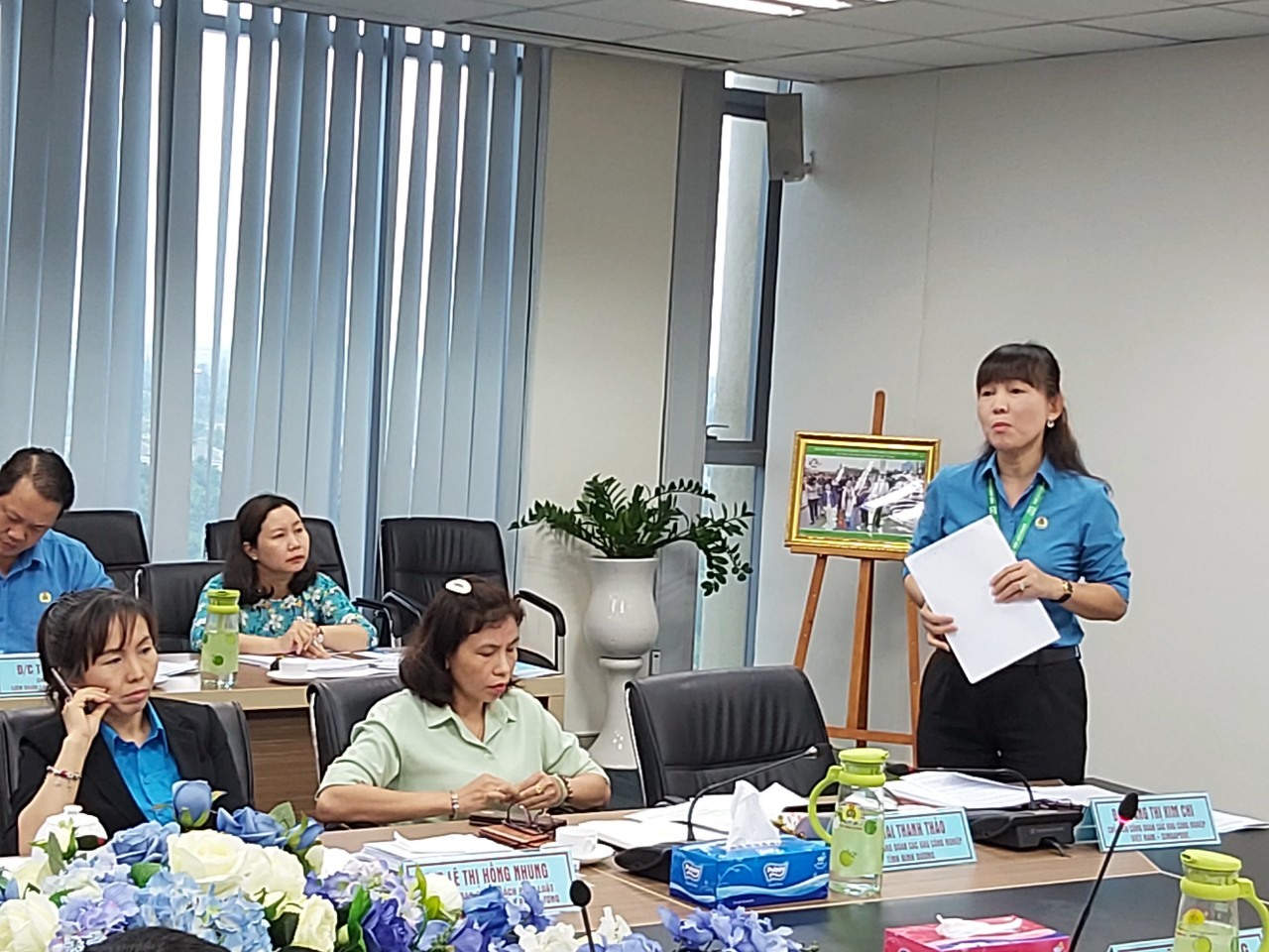 Bà Đặng Thị Kim Chi, Chủ tịch Công đoàn Khu công nghiệp Việt Nam - Singapore (VSIP) cho biết hiện chưa có người lao động trong doanh nghiệp nào trong khu công nghiệp bị ảnh hưởng do dịch COVID-19 được hưởng hỗ trợ từ chính sách của Chính phủ. Ảnh Nam Dương