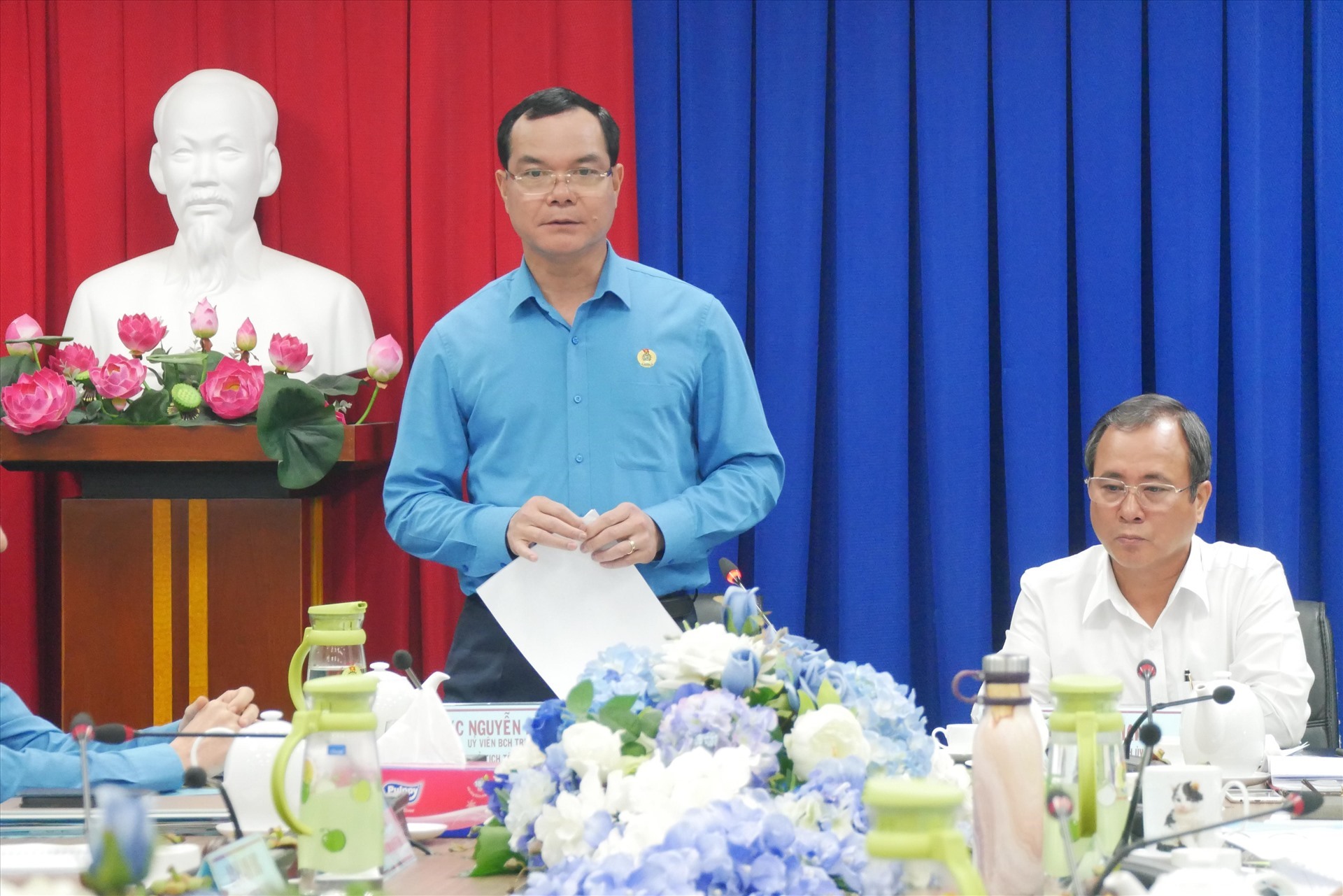 Ông Trần Văn Nam (người đứng), Ủy viên Trung ương Đảng, Bí thư Tỉnh ủy Tỉnh Bình Dương phát biểu tại buổi làm việc. Ảnh Nam Dương