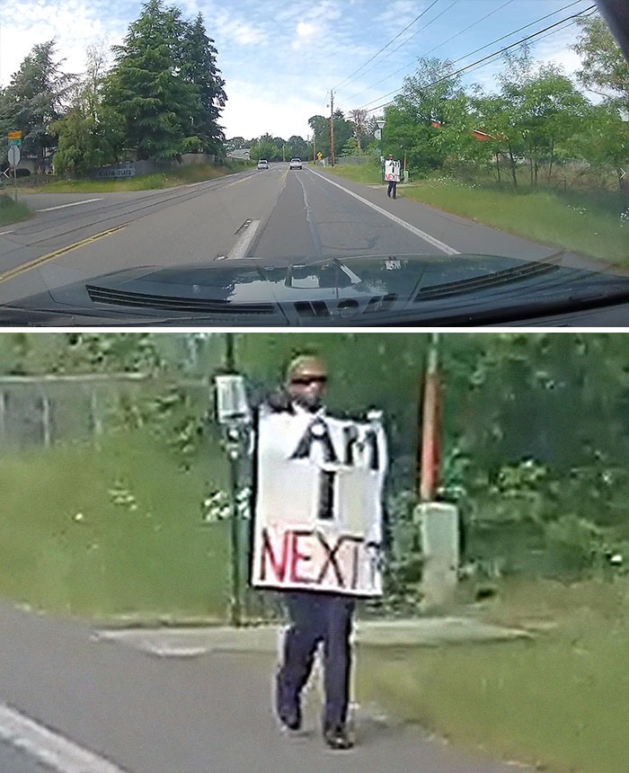 Một người biểu tình đơn độc cầm tấm biển “Liệu tôi sẽ là người tiếp theo?” đi dọc đường Marvin - khu vực nông thôn thành phố Lacey, tiểu bang Washington, Mỹ.