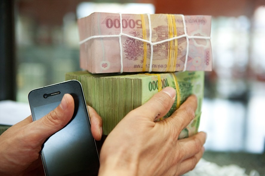 Lãi suất tiết kiệm giảm đồng loạt tại 3 nhóm ngân hàng trong tháng 5.2020. Ảnh: Hải Nguyễn