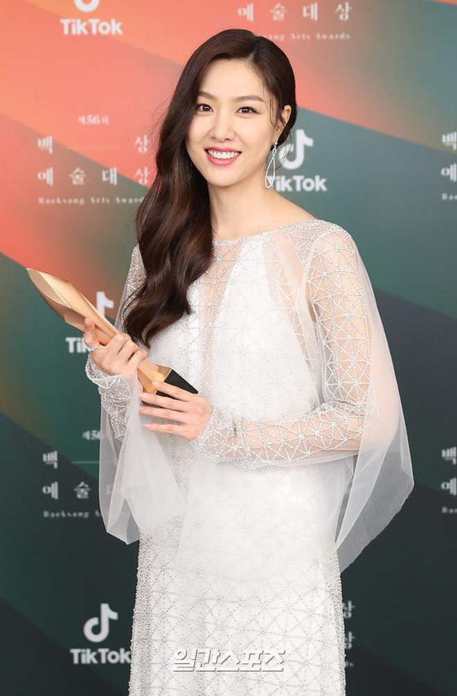 Khán giả đánh giá thần thái sang chảnh của Seo Ji Hye rất hợp với những vai diễn lạnh lùng, khí chất như nàng tài phiệt Seo Dan của “Hạ cánh nơi anh”. Ảnh: isplus.joins.com