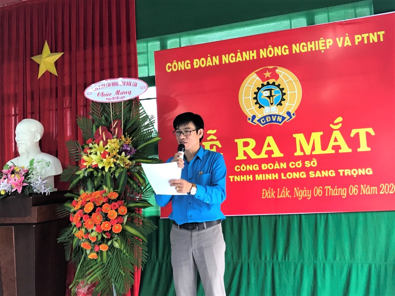 Ông Lê Anh Hùng - Chủ tịch Công đoàn ngành NNPTNT Đắk Lắk phát biểu tại buổi lễ. Ảnh: Xung trin
