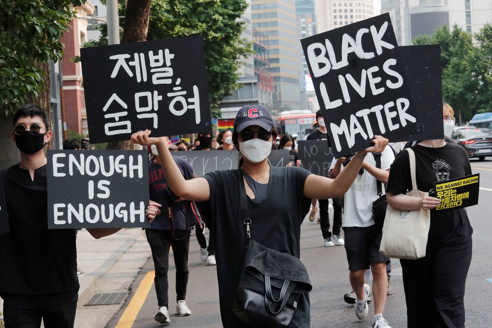 Biểu tình ở Seoul, Hàn Quốc. Ảnh: AP