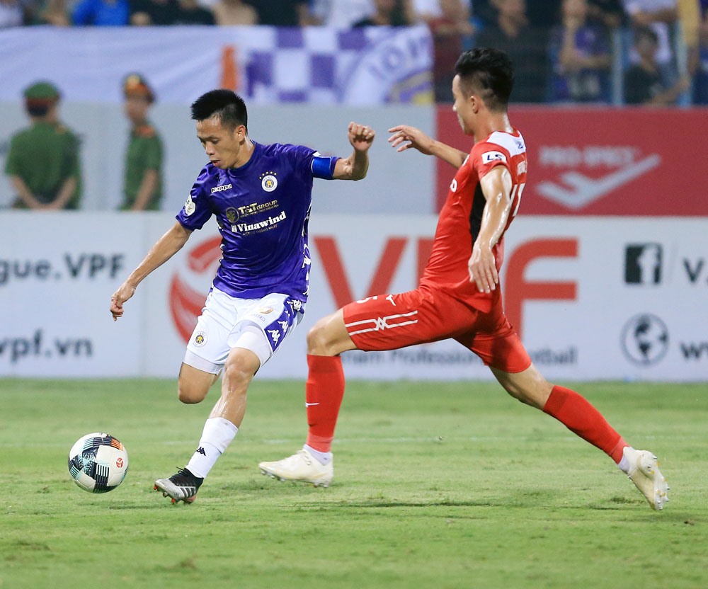 Văn Quyết khát khao trở lại tuyển Việt Nam. Anh chính là người ghi bàn đầu tiên, mở ra chiến thắng 3-0 cho Hà Nội trước HAGL. Ảnh: VPF.