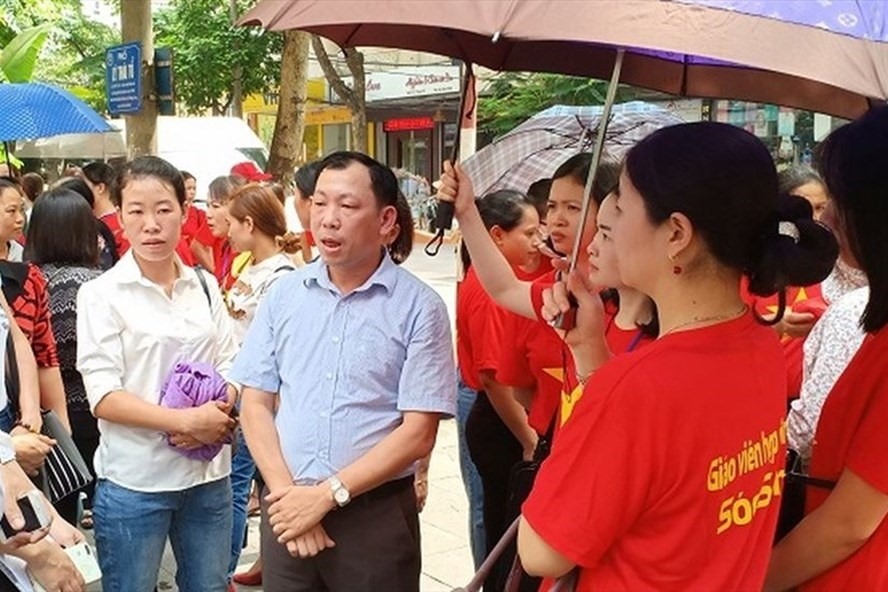Vấn đề giáo viên hợp đồng của thành phố Hà Nội, mấy năm qua đã trở thành một vấn đề đau đầu của thành phố. Ảnh: Vũ Ninh