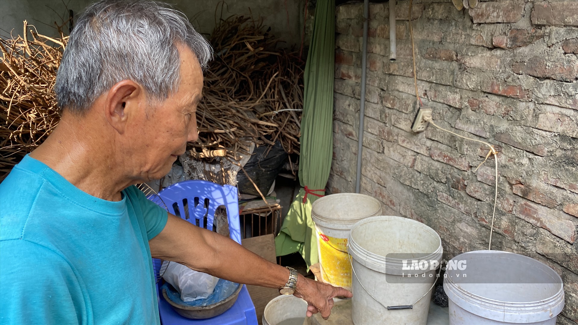 Nhiều người dân tại xã Thanh Xuân chưa từng được sử dụng nước máy.