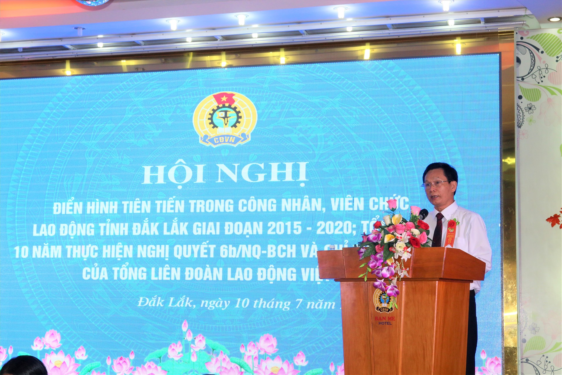 Uỷ viên BCH Tổng LĐLĐ Việt Nam, Chủ tịch LĐLĐ tỉnh Nguyễn Công Bảo phát biểu tại Hội nghị.