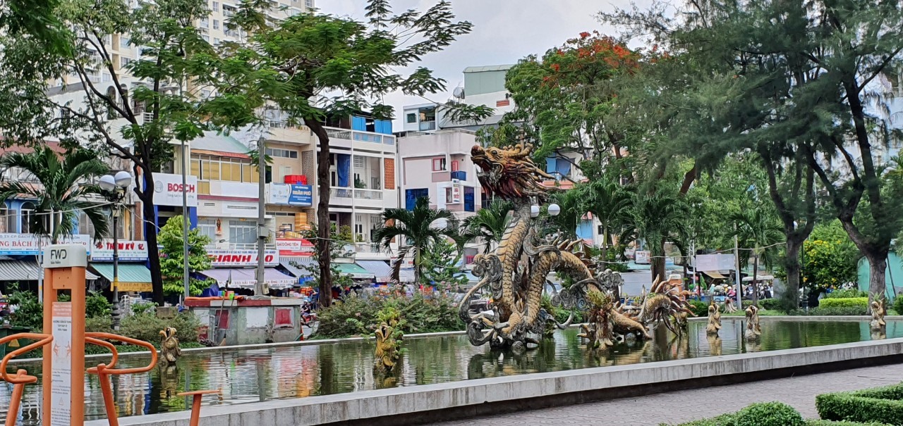 Hình tượng tại trung tâm Công viên Thăng Long (quận 5 TP.HCM), tác phẩm của ông Kỳ. Ảnh: K.Q