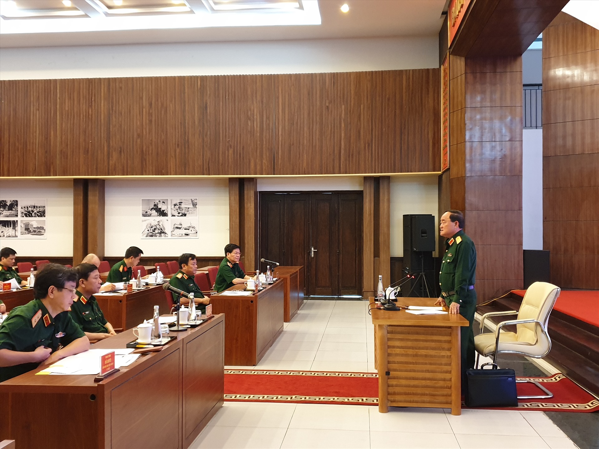Hội nghị trực tuyến của Bộ Quốc phòng về phòng chống dịch COVID-19. Ảnh Tùng Giang