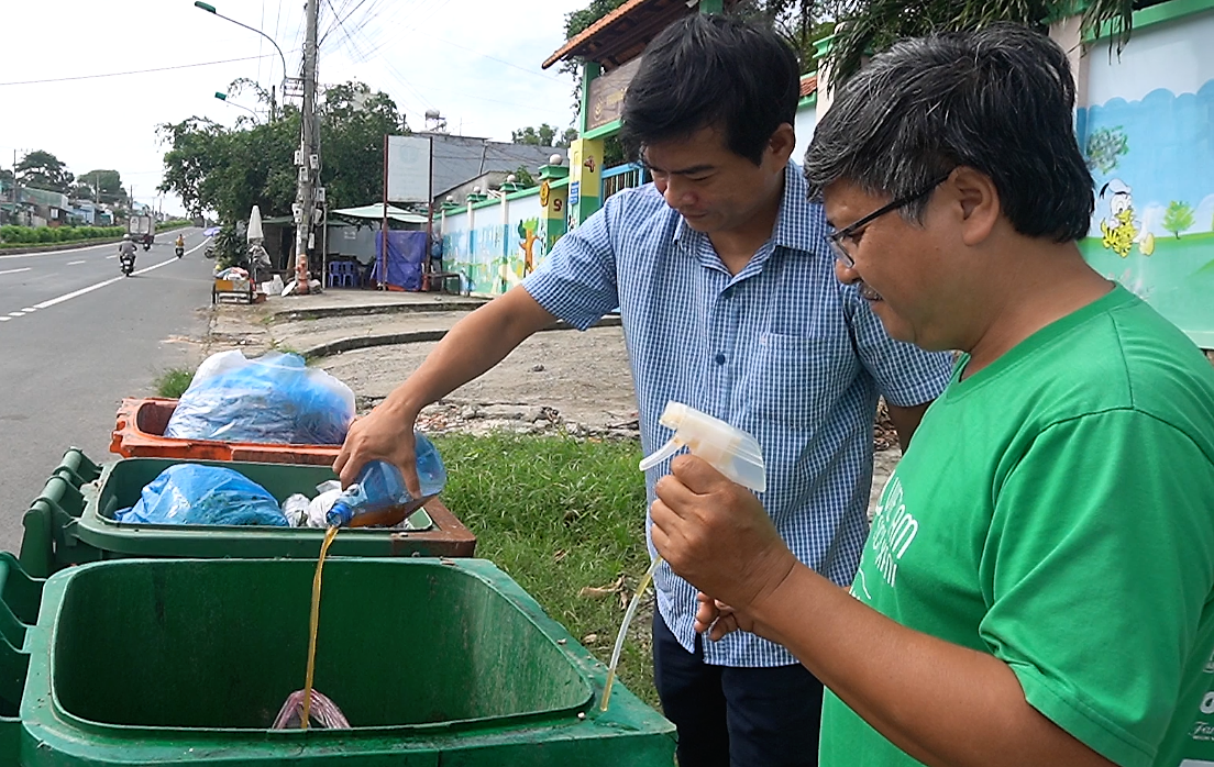 Buổi thực nghiệm của nhóm với các trường học trên địa bàn huyện Phú Quốc (Kiên Giang) đã minh chứng tác dụng của IMO có thể khử mùi hôi của rác thải, khi phun vào tránh được ruồi, muỗi và các loại côn trùng khác.