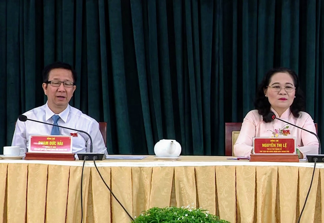 Chủ tịch HĐND TPHCM Nguyễn Thị Lệ cho rằng các sở ngành đang lúng túng trong việc xử lý karaoke loa kéo.   Ảnh: Minh Quân