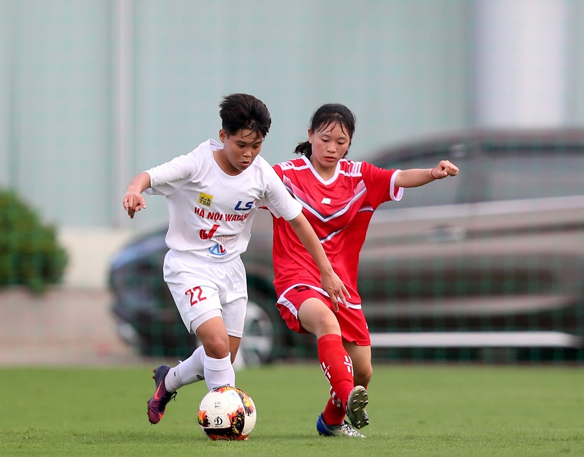 Hà Nội Watabe I trút cơn mưa bàn thắng vào lưới APEC Sơn La trong hiệp 1 trận đấu. Ảnh: Hải Đăng