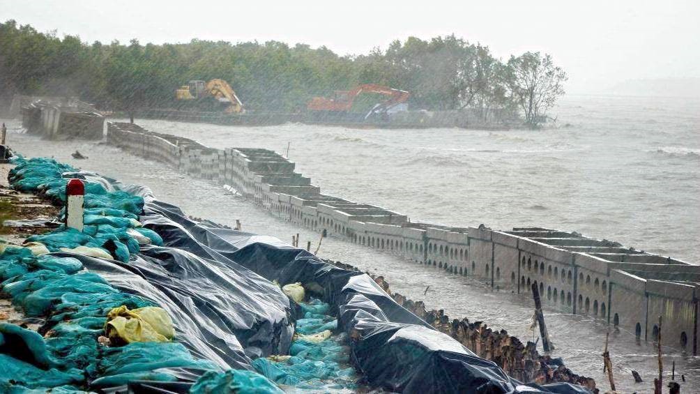 Sạt lở bờ biển tại Cà Mau vẫn chưa khắc phục xong (ảnh Nhật Hồ)