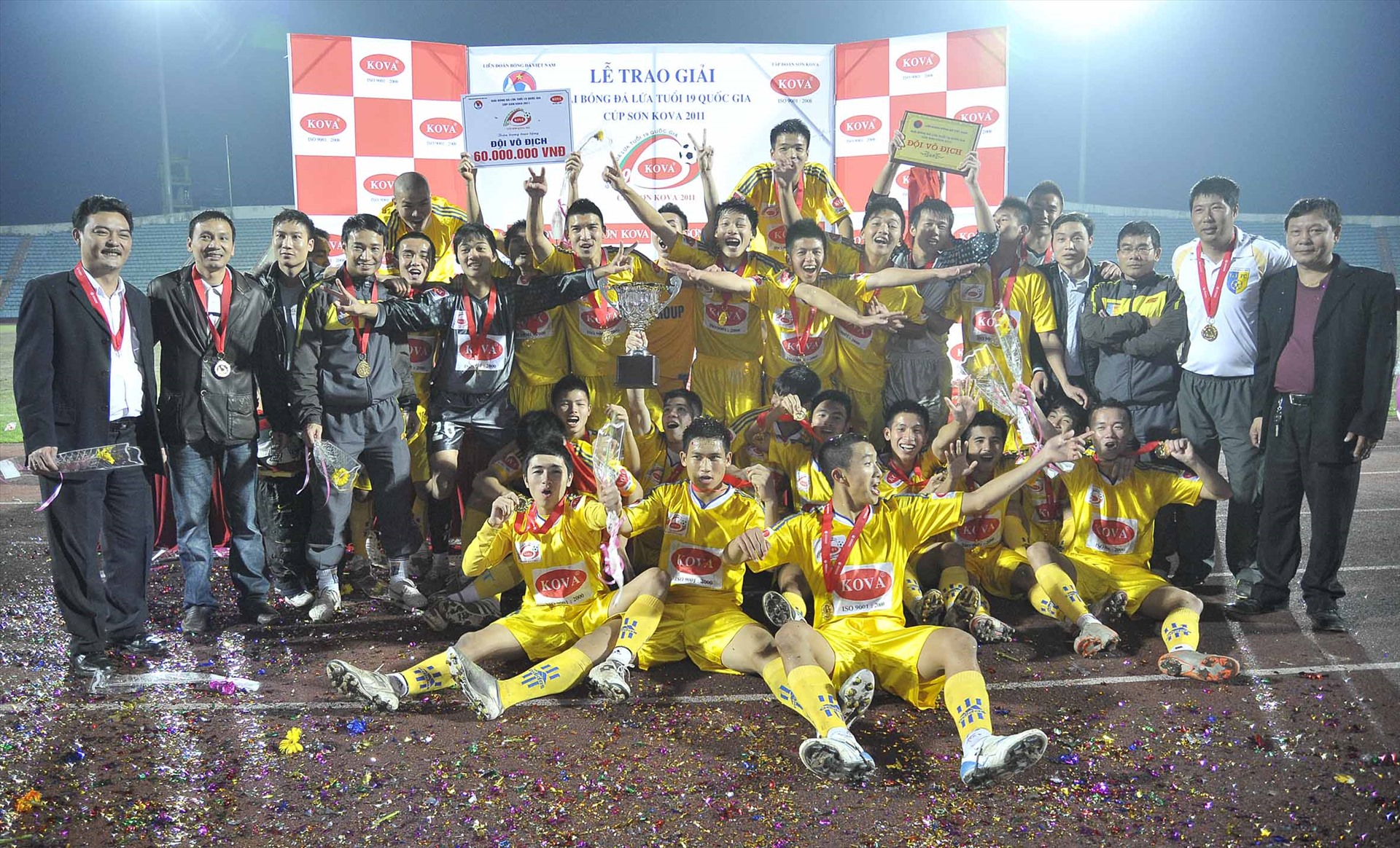 Vô địch U19 quốc gia cùng U19 Hà Nội năm 2011. Ảnh: H.A