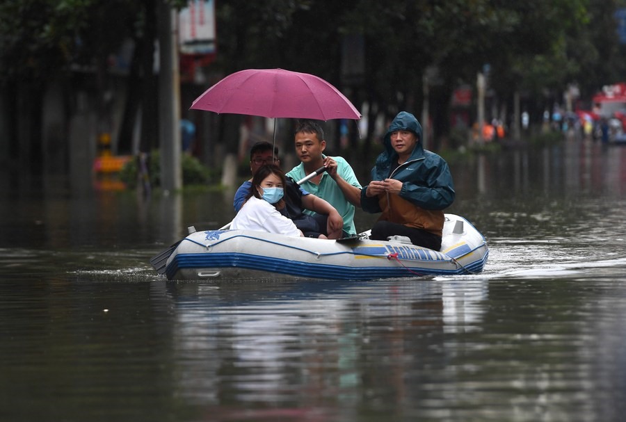Cứu trợ lũ lụt ở tỉnh Giang Tây. Ảnh: Tân Hoa Xã
