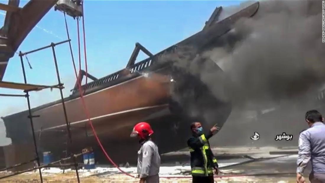 Ít nhất 7 tàu Iran cháy. Ảnh: AFP