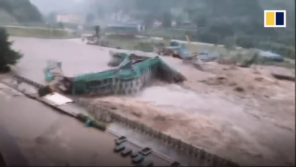 Lũ lụt ở Trùng Khánh. Ảnh: CCTV