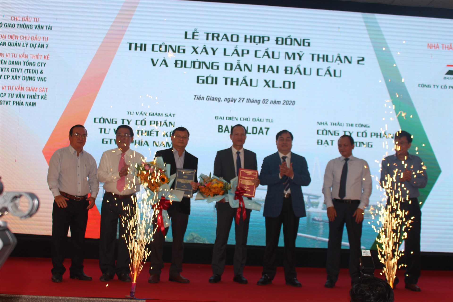 Triển khai dự án cầu Mỹ Thuận 2 và đường dẫn lên cầu hôm tháng 2.2020. Ảnh: K.Q