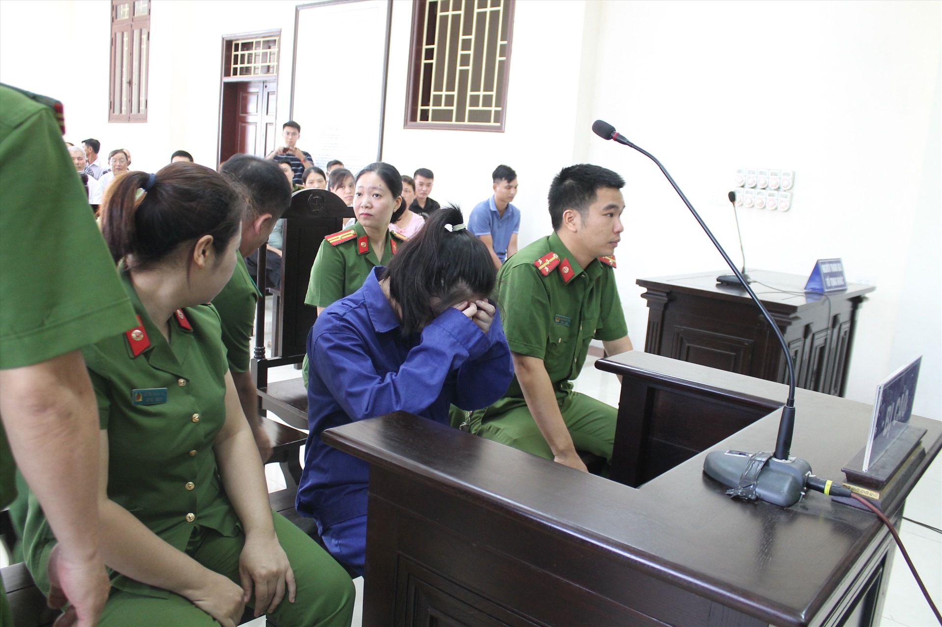 Bị cáo Lại Thị Kiều Trang (sinh năm 1994, xã Vũ Quý, huyện Kiến Xương, tỉnh Thái Bình) có mặt tại phiên tòa sau một lần vắng mặt vì lý do sức khỏe khiến phiên tòa phải hoãn lại. Ảnh ĐL
