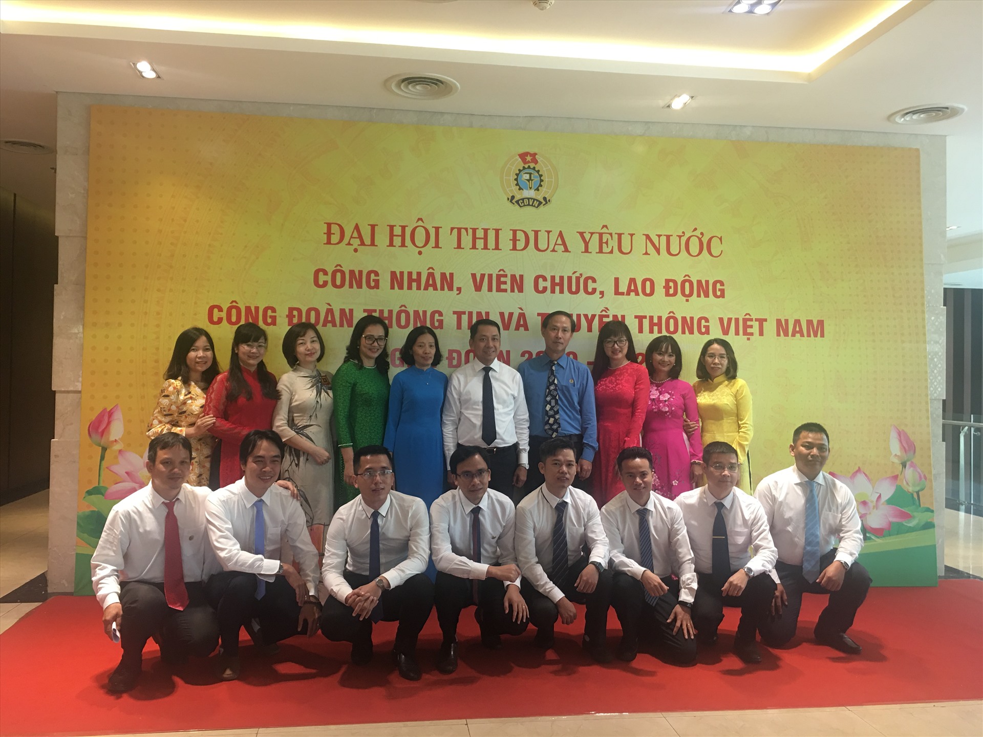 Chủ tịch Công đoàn Thông tin và truyền thông Việt Nam Chu Văn Bình cùng các đại biểu tại Đại hội. Ảnh: Kiều Vũ