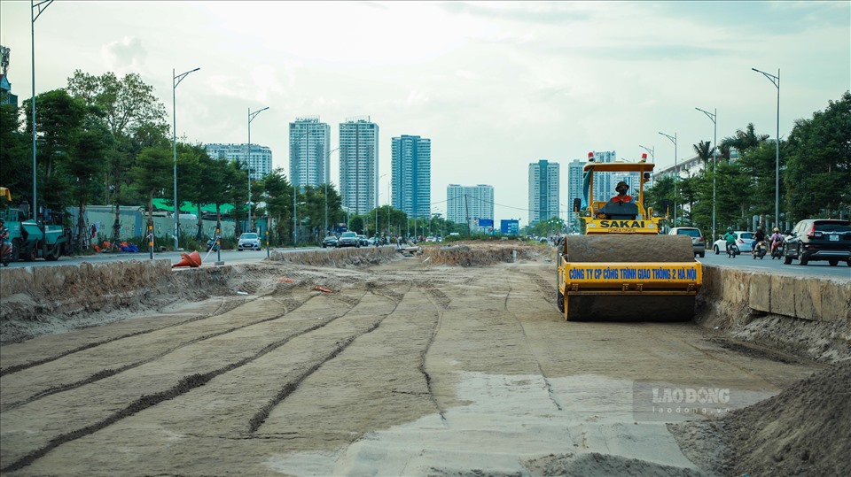Tuy nhiên do một số yếu tố, đến ngày 20.5.2020 nhà thầu mới được bàn giao toàn bộ mặt bằng của một trụ. Theo yêu cầu của UBND thành phố Hà Nội, dự án sẽ được khánh thành trước ngày 2.9.