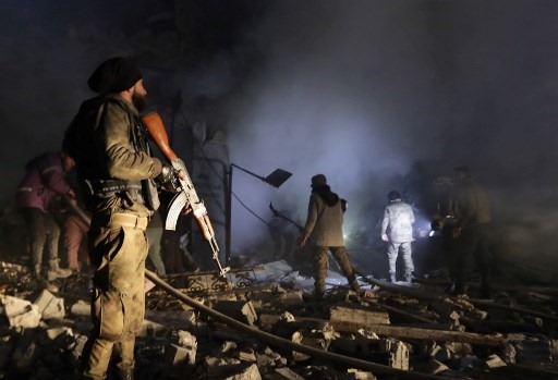 Vụ nổ bom xe xảy ra gần một điểm kiểm soát an ninh ở khu vực biên giới Azaz của Syria, ngày 19.7. Ảnh: AFP