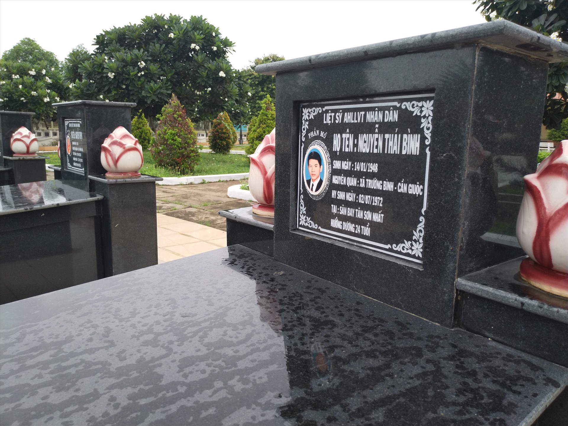 Mộ Nguyễn Thái Bình đã được di dời vào Nghĩa trang Liệt sĩ huyện Cần Giuộc. Ảnh: K.Q